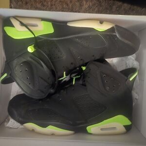 Nike Men’s Black and Neon Green Athletic Shoes